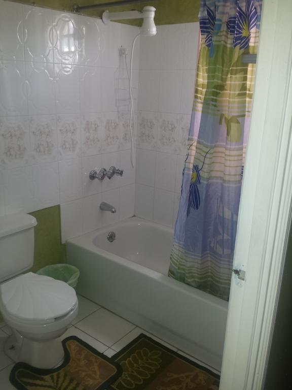 Impeccable Guest Rooms 2 Kingston Chambre photo