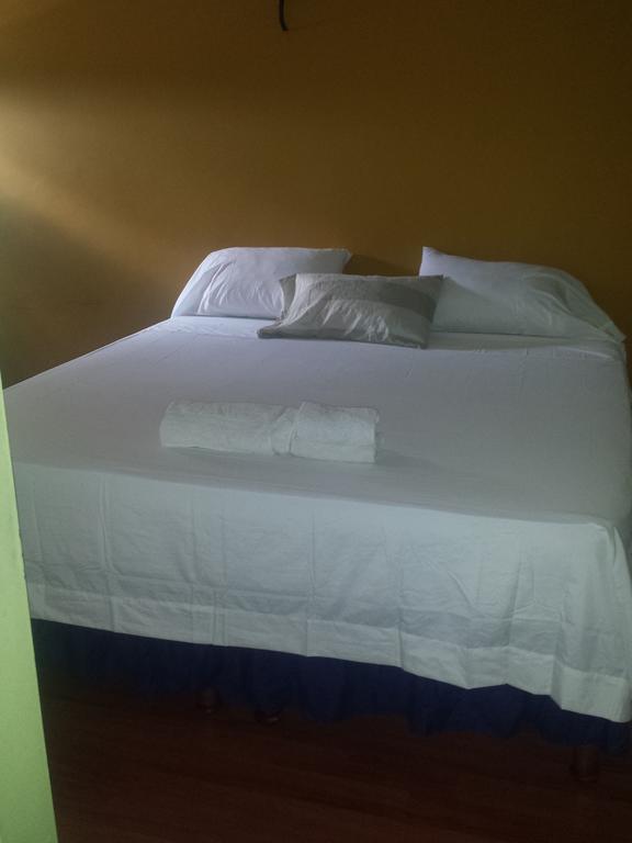 Impeccable Guest Rooms 2 Kingston Chambre photo